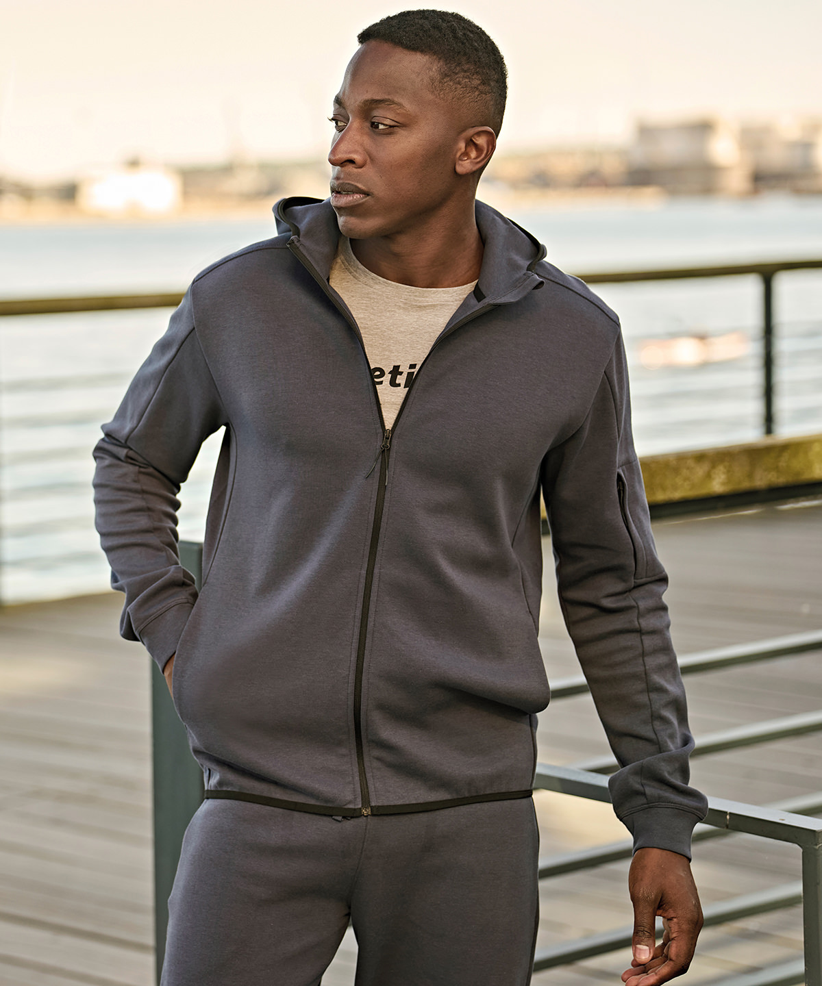 Sweatshirt à capuche et zip intégral Athletic (5706) tee jays personnalisé entreprise