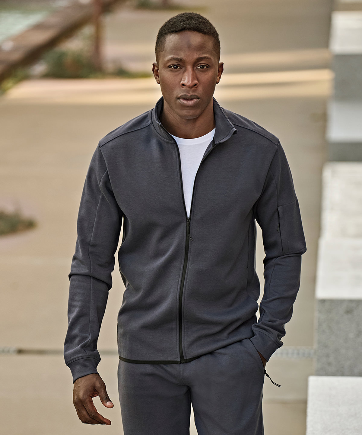 Sweatshirt à zip intégral Athletic (5704) tee jays personnalisé entreprise - vue 1